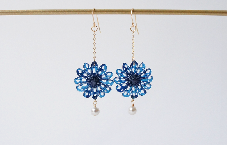 家田紙工　美濃和紙ピアス Origami Jewel 水くるま (郡上藍染/パール)