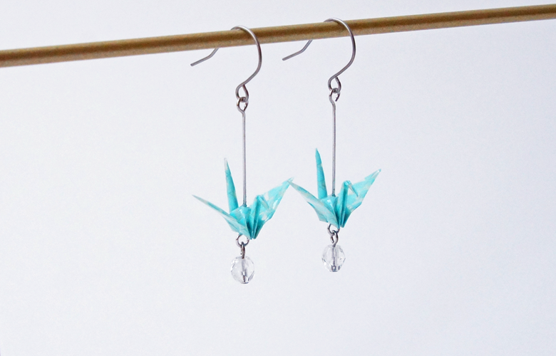 家田紙工　美濃和紙ピアス Origami Jewel Crane (triangles blue)