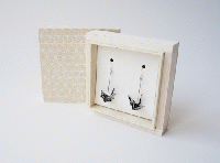家田紙工　美濃和紙ピアス Origami Jewel Crane (WHITE DOTS & STRIPES/高橋理子)