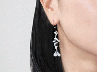 家田紙工　美濃和紙ピアス Origami Jewel 鯉 (黒)